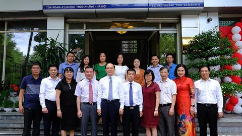 Phó Chủ tịch Thường trực HĐND TP Nguyễn Ngọc Tuấn chúc mừng Báo Kinh tế & Đô thị